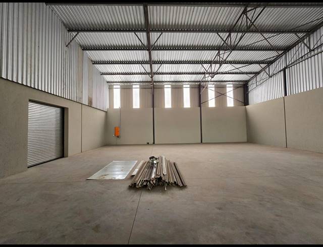 350M² WAREHOUSE TO LET IN CLEVELAND